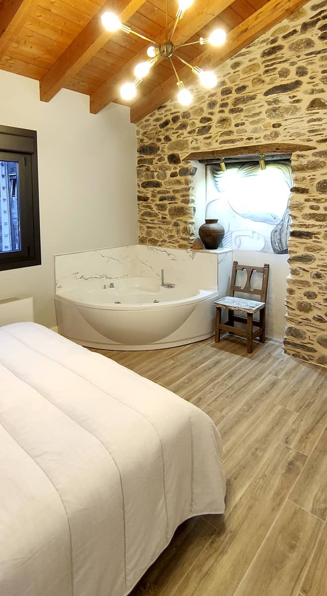 Apartamento 3 Premium Tremiñá - Fachada edificio tradicional restaurado