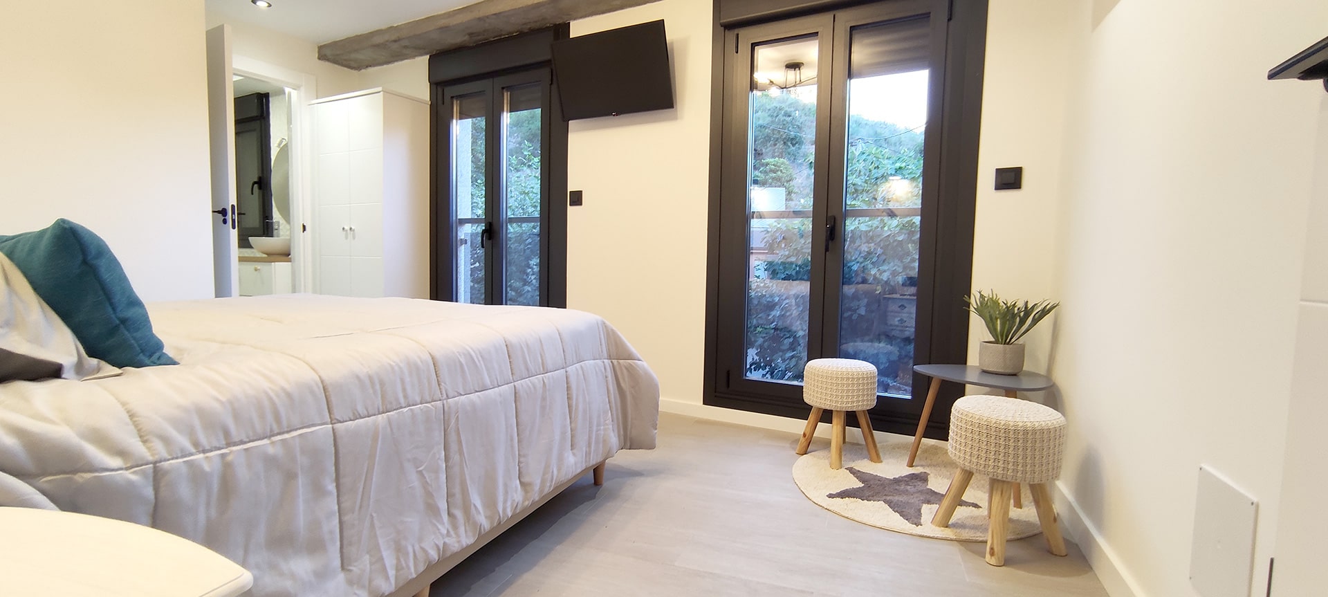 Estudio Tremiñá - Mesa comedor para dos personas